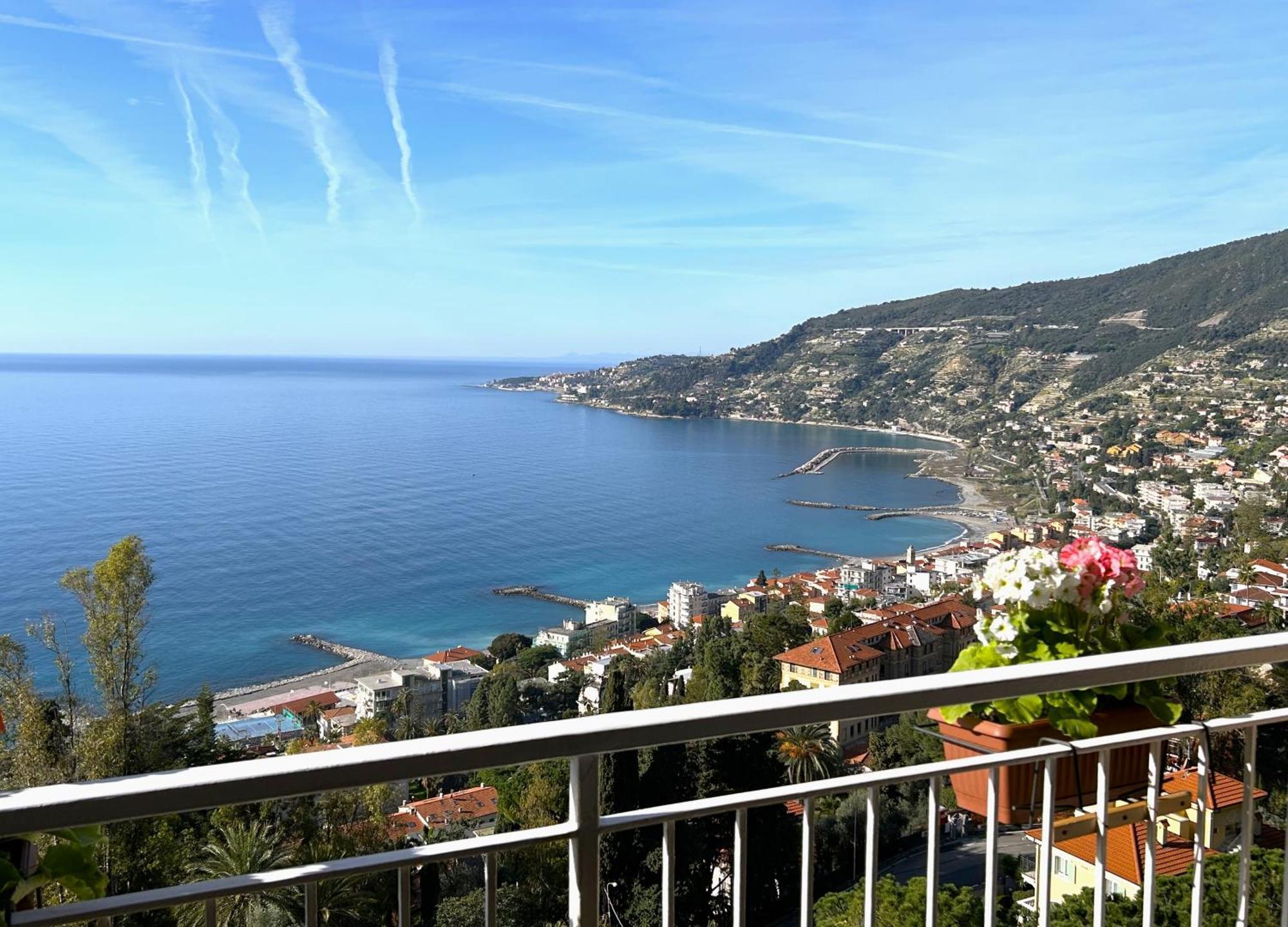Simo'S Home Ospedaletti Εξωτερικό φωτογραφία